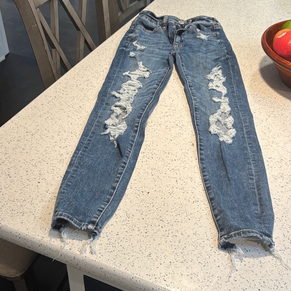 Size 00 regular AE stretch jeans with rips